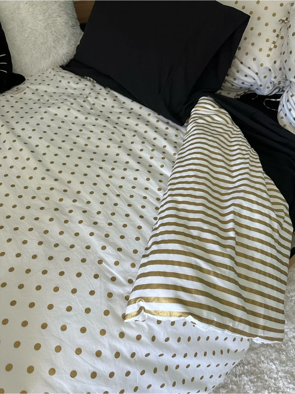 Pottery Barn Queen White and Gold Polka Reversible Dot / Stripe Duvet Cover Set